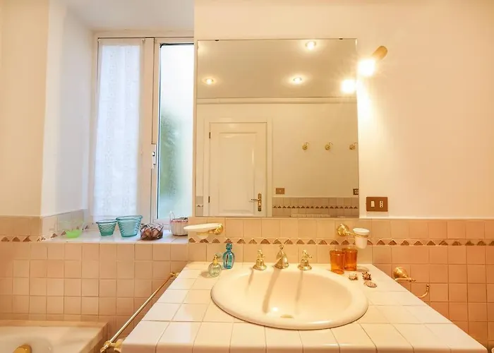 Ca' Del Pittore In Dorsoduro, Elegant Fine Arts District Apartment Venice