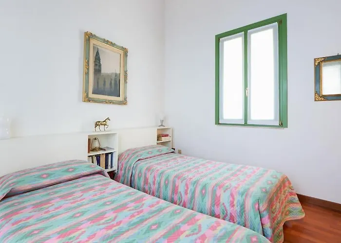 Apartment Ca' Del Pittore In Dorsoduro, Elegant Fine Arts District Venice