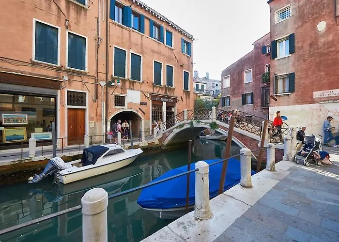 Ca' Del Pittore In Dorsoduro, Elegant Fine Arts District Venice