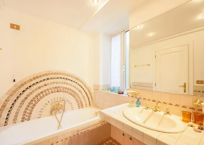 Ca' Del Pittore In Dorsoduro, Elegant Fine Arts District Apartment Venice