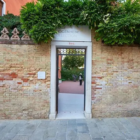 Ca' Del Pittore In Dorsoduro, Elegant Fine Arts District شقة